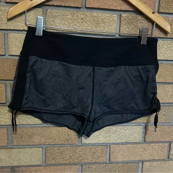 Lululemon Hot Move Shorts Black & Gray Ruched Women’s Size 6 - Picture 4 of 8